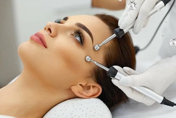 Mikrostromtherapie eine Hardware-Methode zur Verjüngung der Gesichtshaut. 